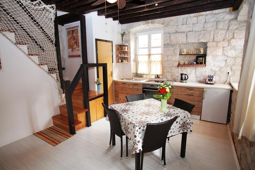 Apartment Tragurium Трогір Номер фото